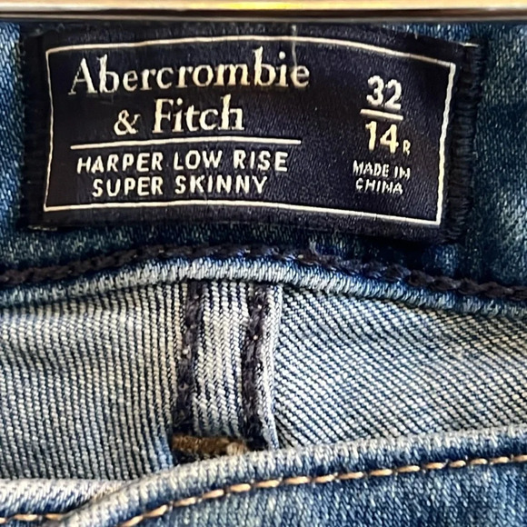 Abercrombie & Fitch Harper Super Skinny Jeans Mid-rise Distressed Size 32/14R - Picture 7 of 7